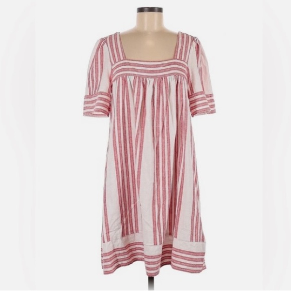 Cute square neck dress.